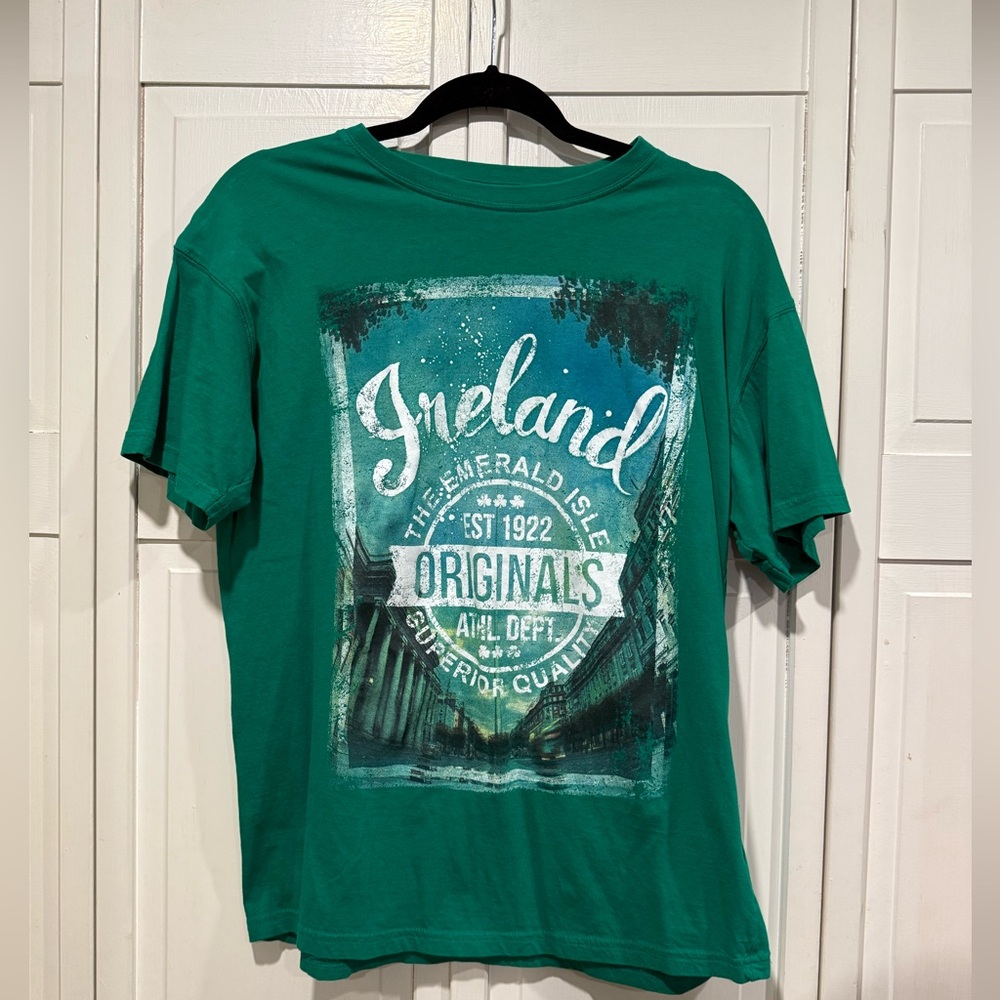 Ireland graphic t shirt size large EUC‎